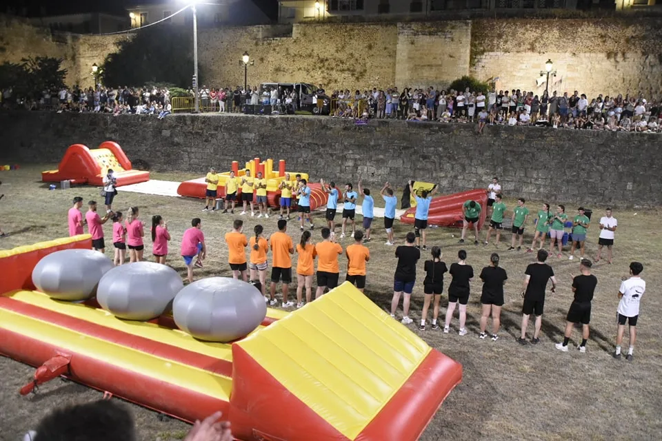 [FOTOS] Diversión y risas en la noche de humor amarillo en Ciudad Rodrigo