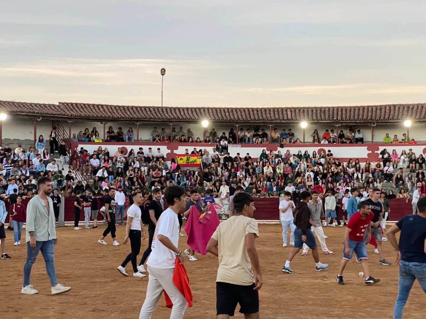 La mañana comienza con carreras en la plaza de toros en Guijuelo