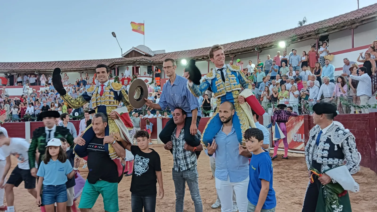 Emilio de Justo y Borja Jiménez salen a hombros en Guijuelo tras una gran tarde de toros
