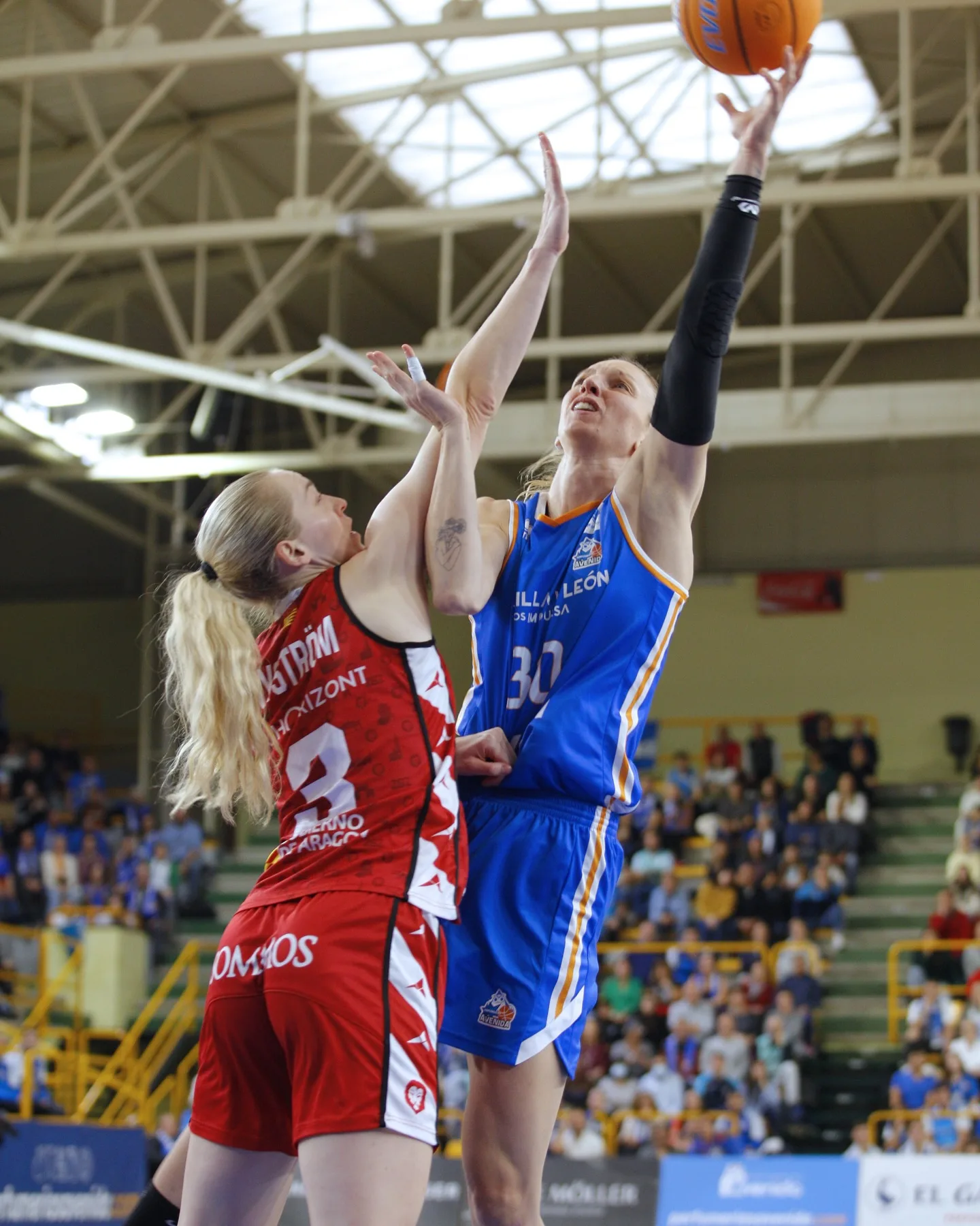 Perfumerías Avenida pierde su condición de invicto ante un superior Casademont Zaragoza (68-78)