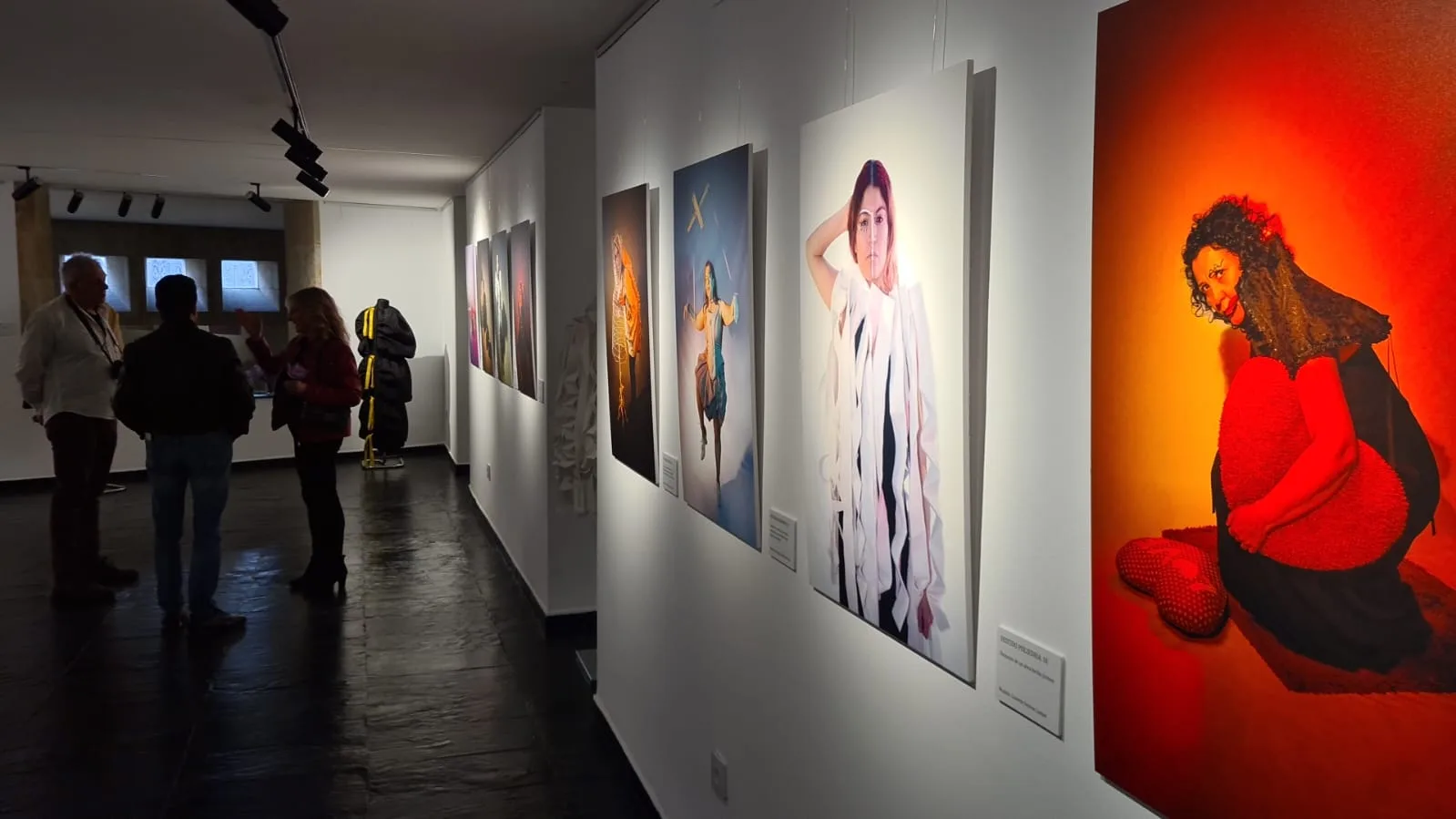 Más de 13.500 personas visitan la exposición ‘Alas de cristal’ en Salamanca, una reflexión sobre la violencia de género a través de la moda