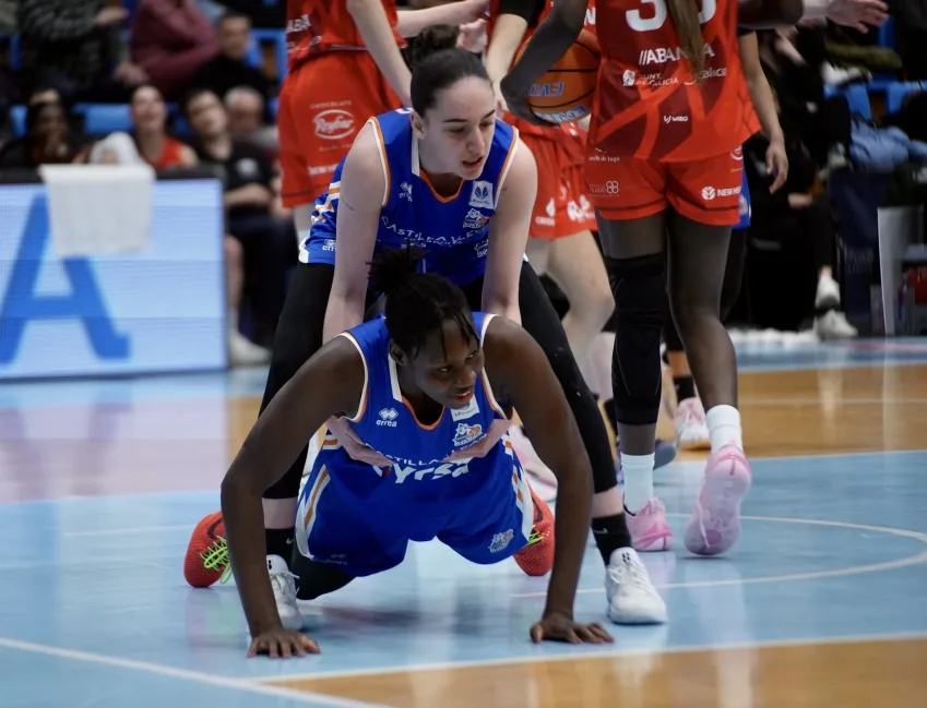 Durán Maquinaria Ensino sorprende a Perfumerías Avenida en un partido de altibajos (69-65)