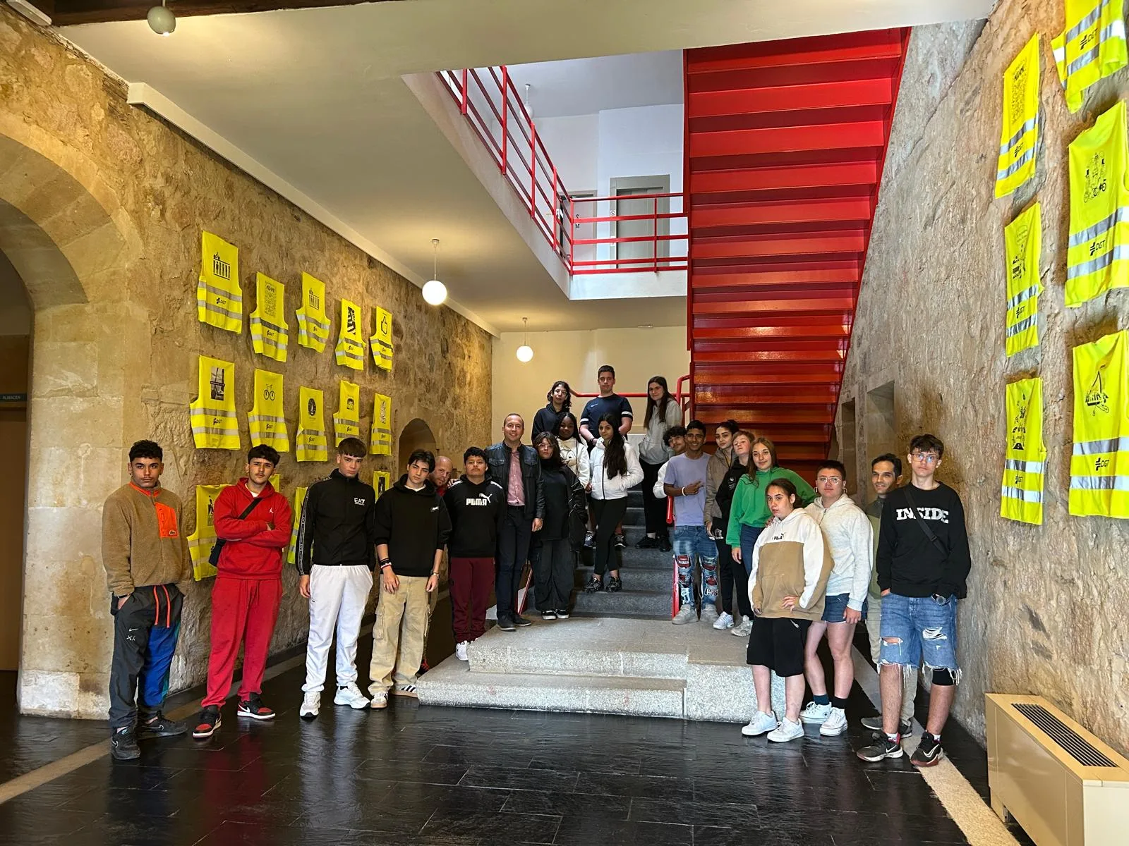 Un total de 355 escolares participan en el escape room “La hora de oro”, una novedosa actividad para fomentar la educación vial
