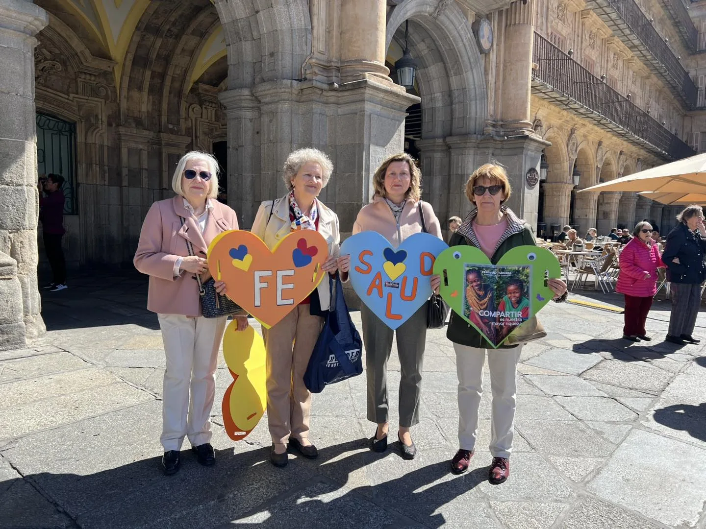Salamanca celebra la XVI edición del 'Abrazo a la Plaza Mayor'