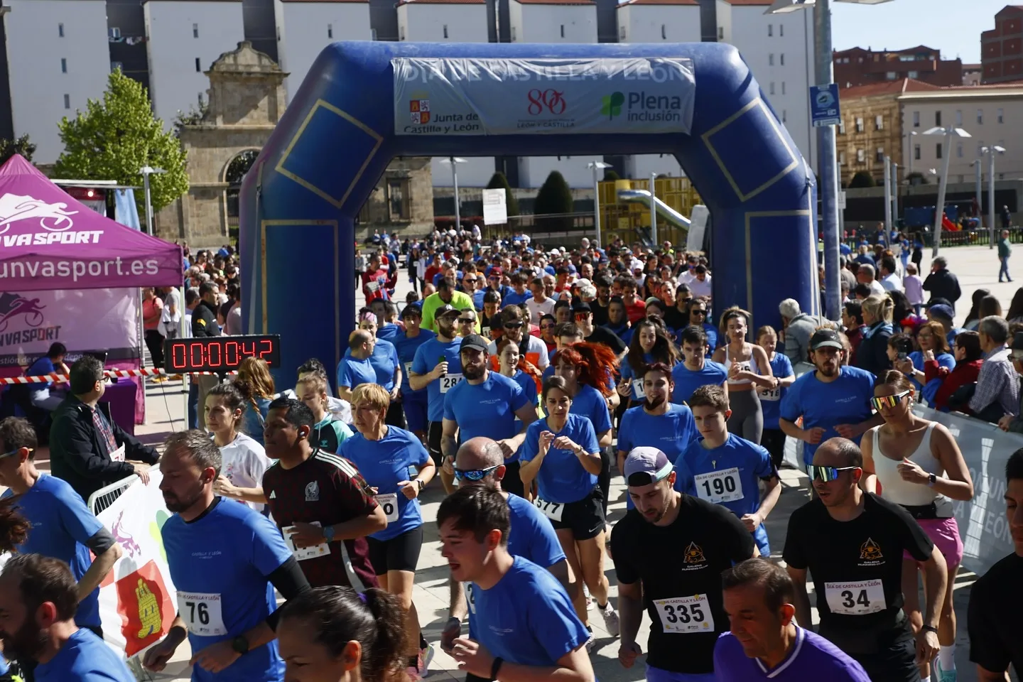 Indignación en la Carrera del Día de Castilla y León en Salamanca por la falta de servicios básicos