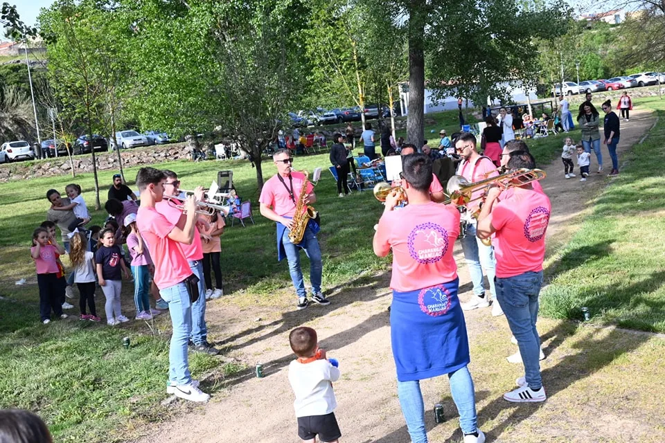 Ciudad Rodrigo celebra un Lunes de Aguas multitudinario y festivo en el Picón de la Pesquera y la Alameda Vieja
