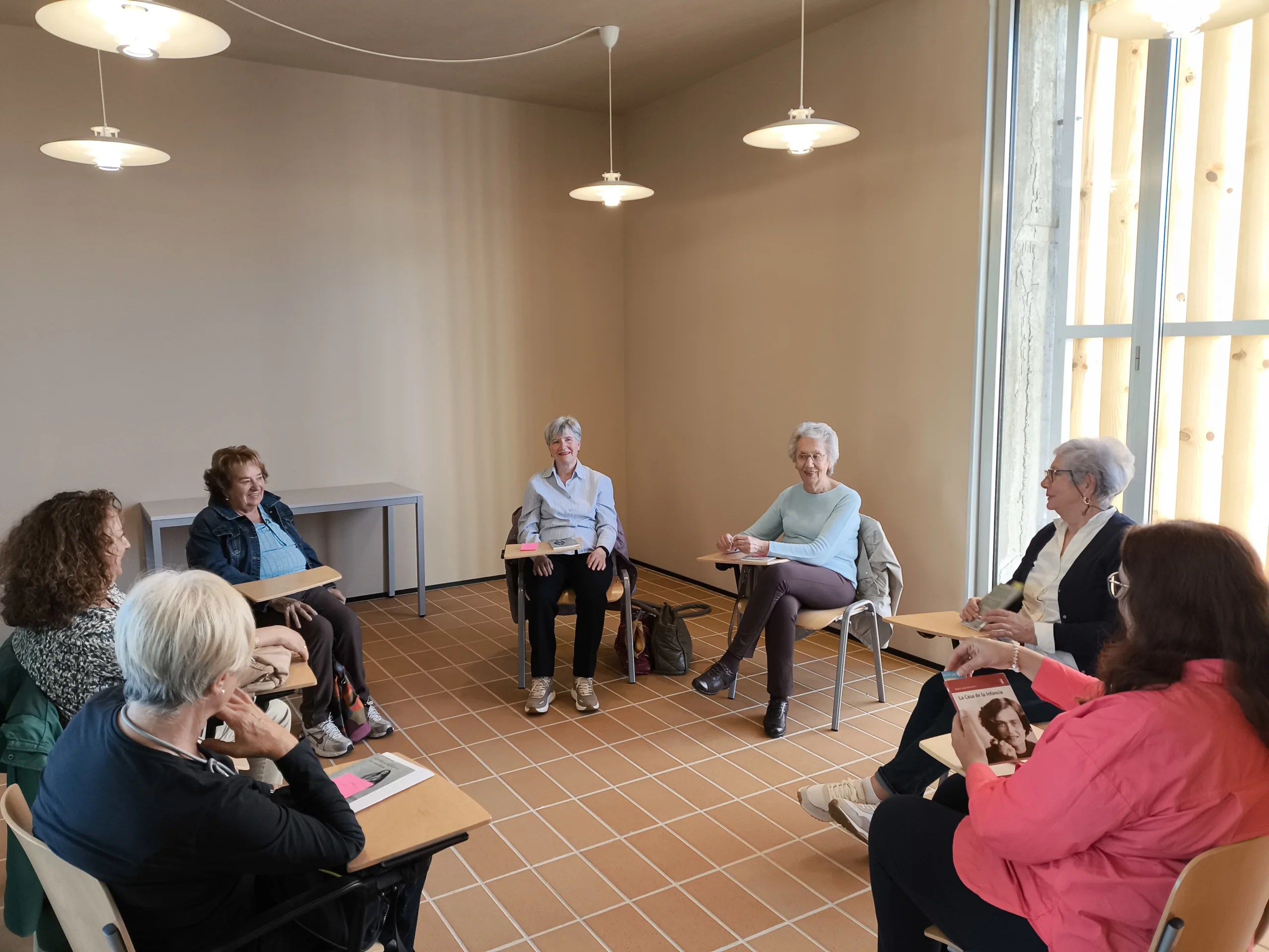 El Club de Lectura de Carbajosa debate sobre ‘La Casa de la Infancia’