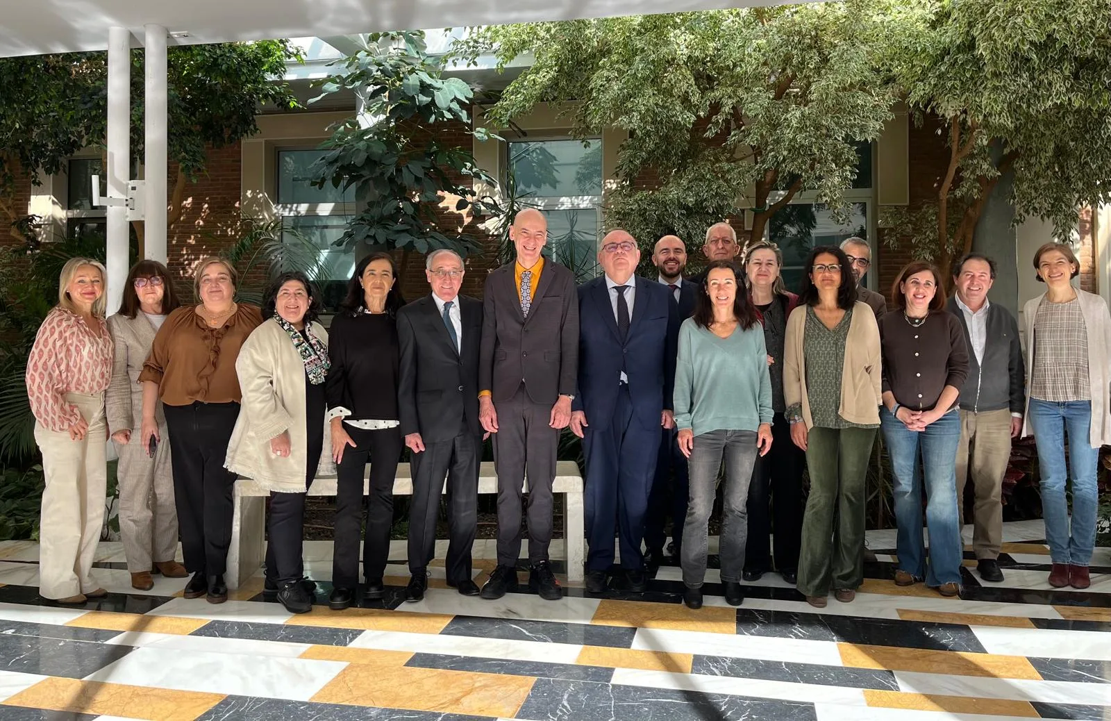 El doctor salmantino Javier Jiménez Benito presidirá la renovada Comisión de Bioética de Castilla y León