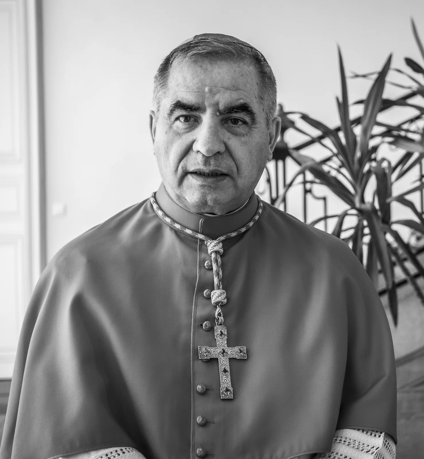 Incertidumbre en el Vaticano: El caso Becciu complica el panorama del próximo cónclave