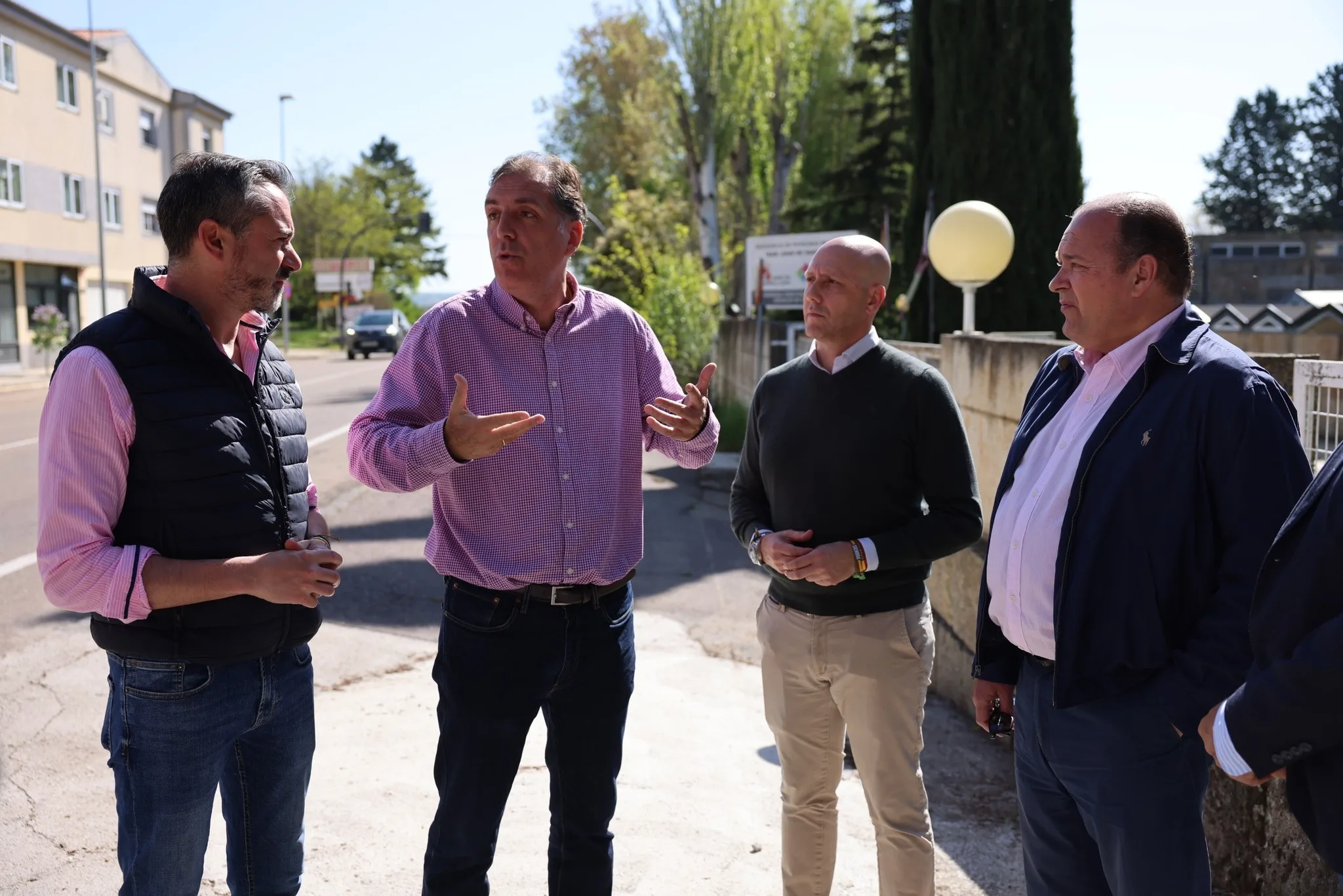VOX denuncia la apertura de un centro para inmigrantes en Puente Ladrillo y critica la falta de transparencia del PP y PSOE