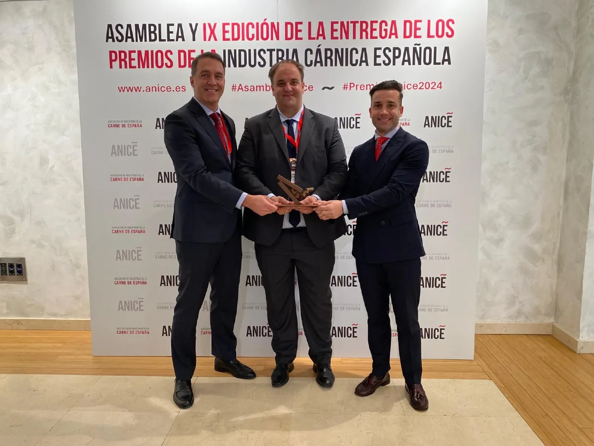 Guijuelo recibe el galardón ‘Amigos de la Carne’ por su apoyo a la industria cárnica española