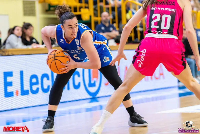[FOTOS] Perfumerías Avenida cierra la liga regular con fuerza y rinde homenaje a Silvia Domínguez