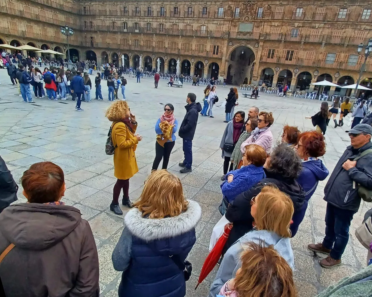 Más de 1.100 personas redescubren la ciudad a través de la literatura en los ‘Paseos por Salamanca’