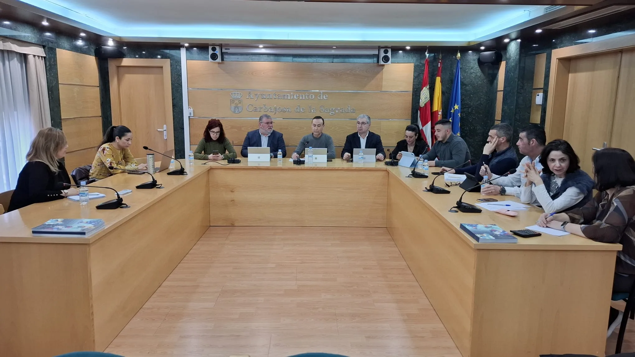 El Pleno de Carbajosa aprueba la modificación de créditos para la renovación de la Plaza de Castilla y León y mejoras en la Policía Local