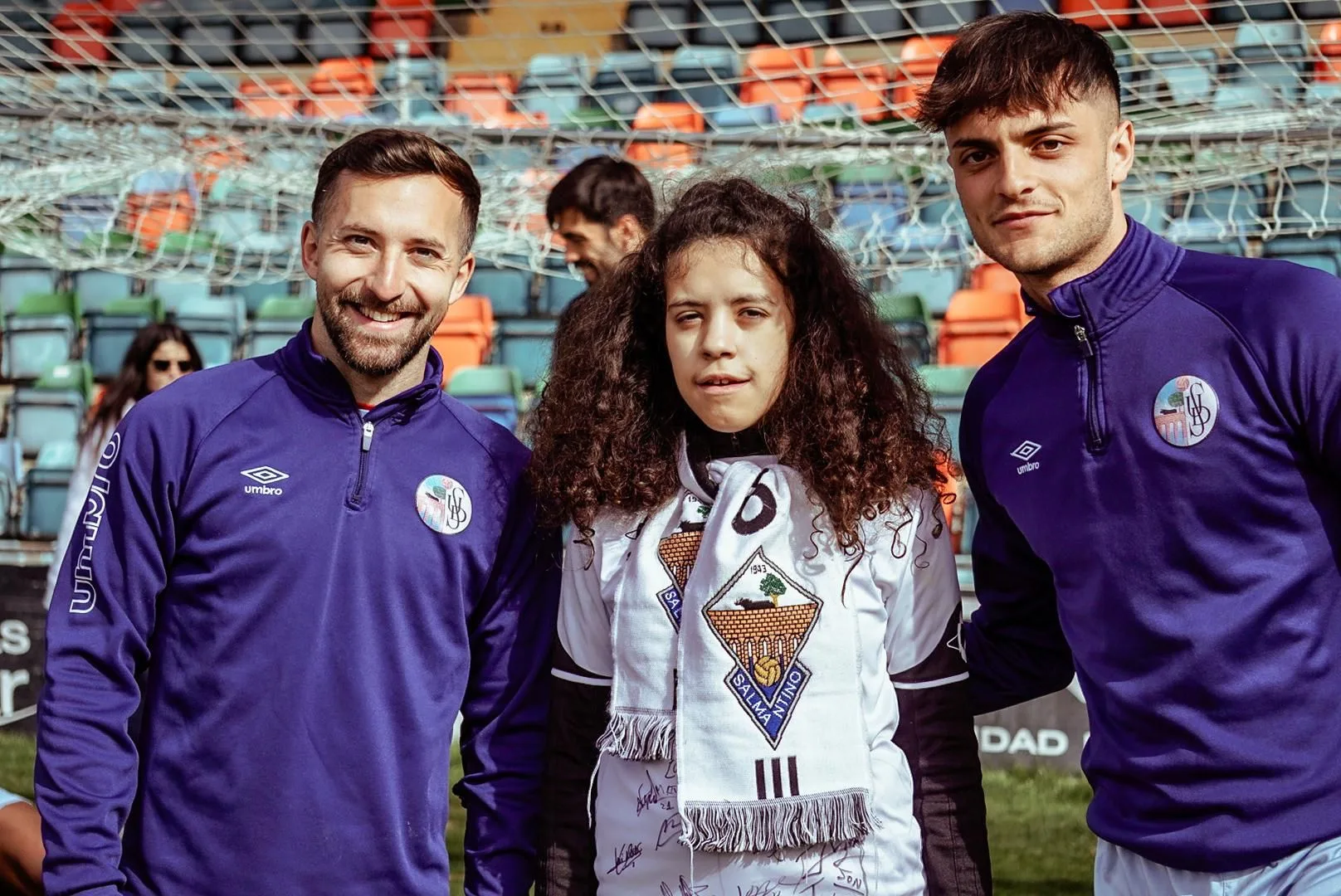 [FOTOS] El Salamanca UDS Celebra el Día del Autismo con una Actividad Inclusiva en el Estadio Helmántico