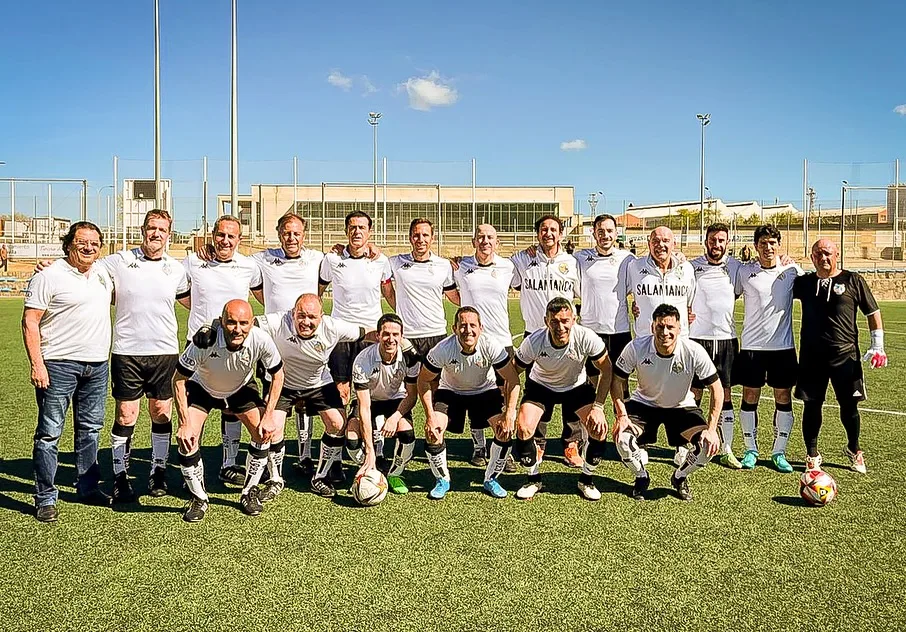 ¡Leyendas en el campo! Salamanca UDS y Real Ávila reviven el pasado con un encuentro de veteranos