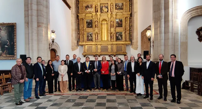 La Universidad de Salamanca y el Parlamento Andino sellan una alianza para impulsar la cooperación académica y la movilidad de estudiantes