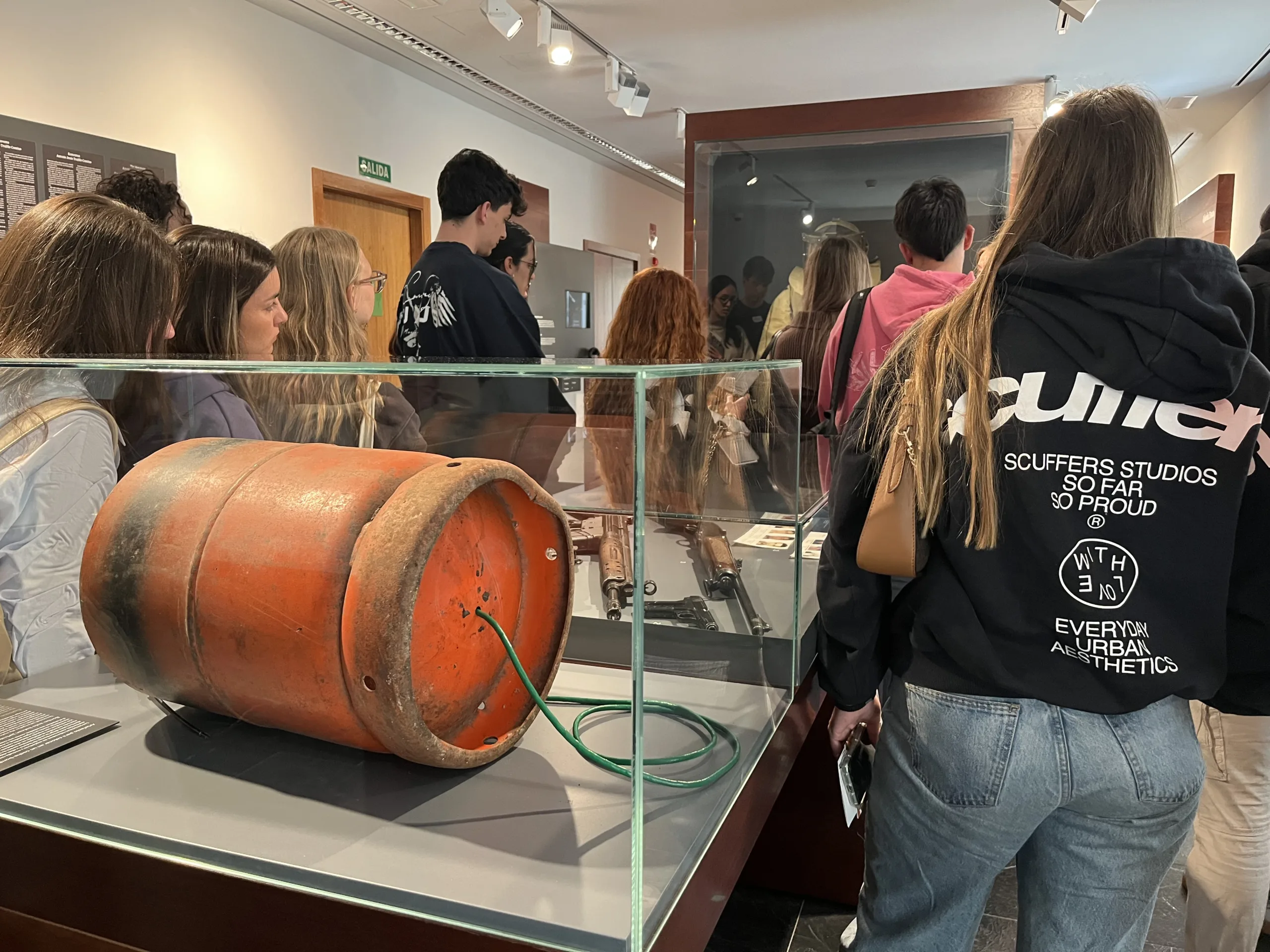 La Asociación de Víctimas del Terrorismo de Castilla y León y el Colegio de Periodistas acercan a los alumnos de Criminología de la USAL al Centro Memorial de Vitoria