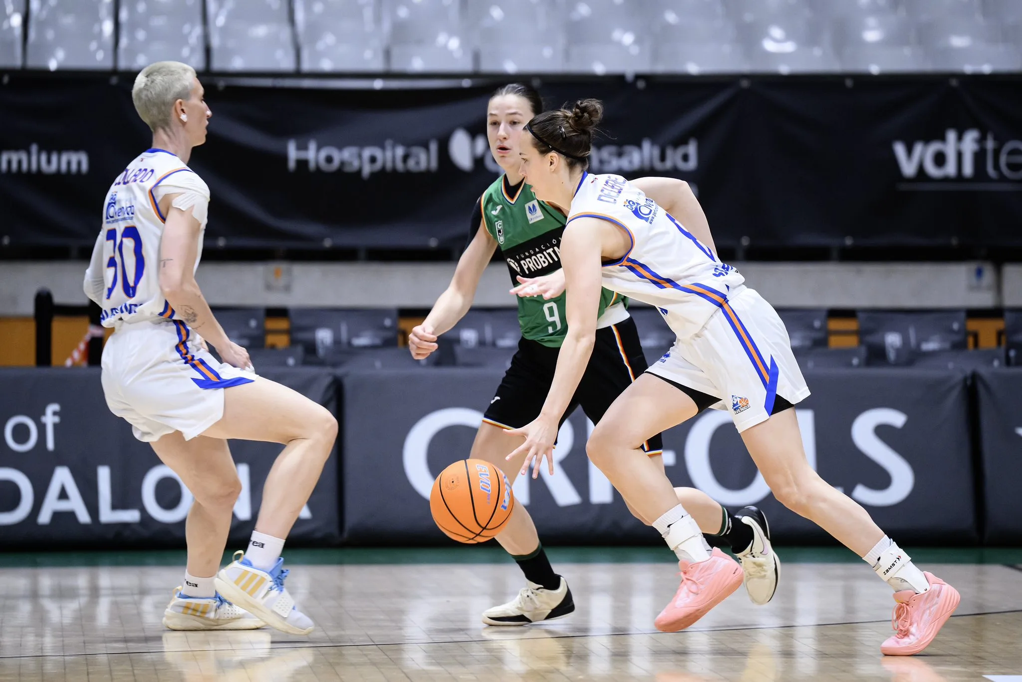 Derrota del Perfumerías Avenida en Badalona con la vista en los playoffs (70-62)