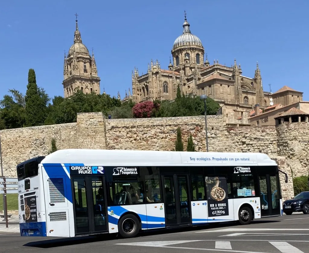El Ayuntamiento establecerá a partir del 1 de julio la gratuidad en las tarifas del bus urbano para menores hasta 14 años y la reducción del 50% en los abonos dirigidos a jóvenes
