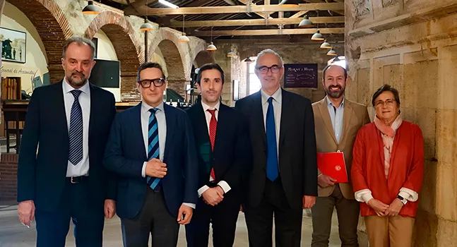 El rector de la USAL visita las instalaciones de la fábrica MIRAT