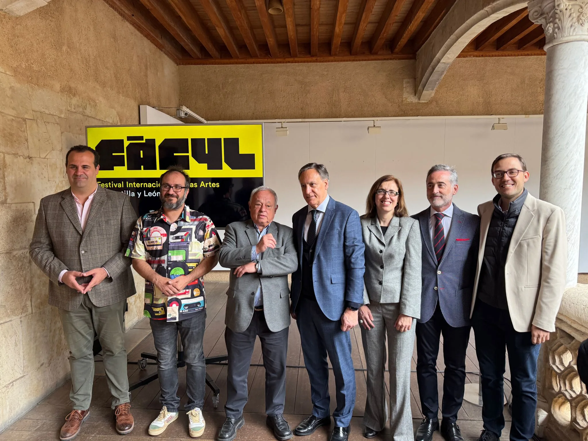 García Carbayo señala que el FÀCYL y su apuesta por la vanguardia y la innovación artística "refuerzan la estrategia de sacar la cultura a la calle" en Salamanca
