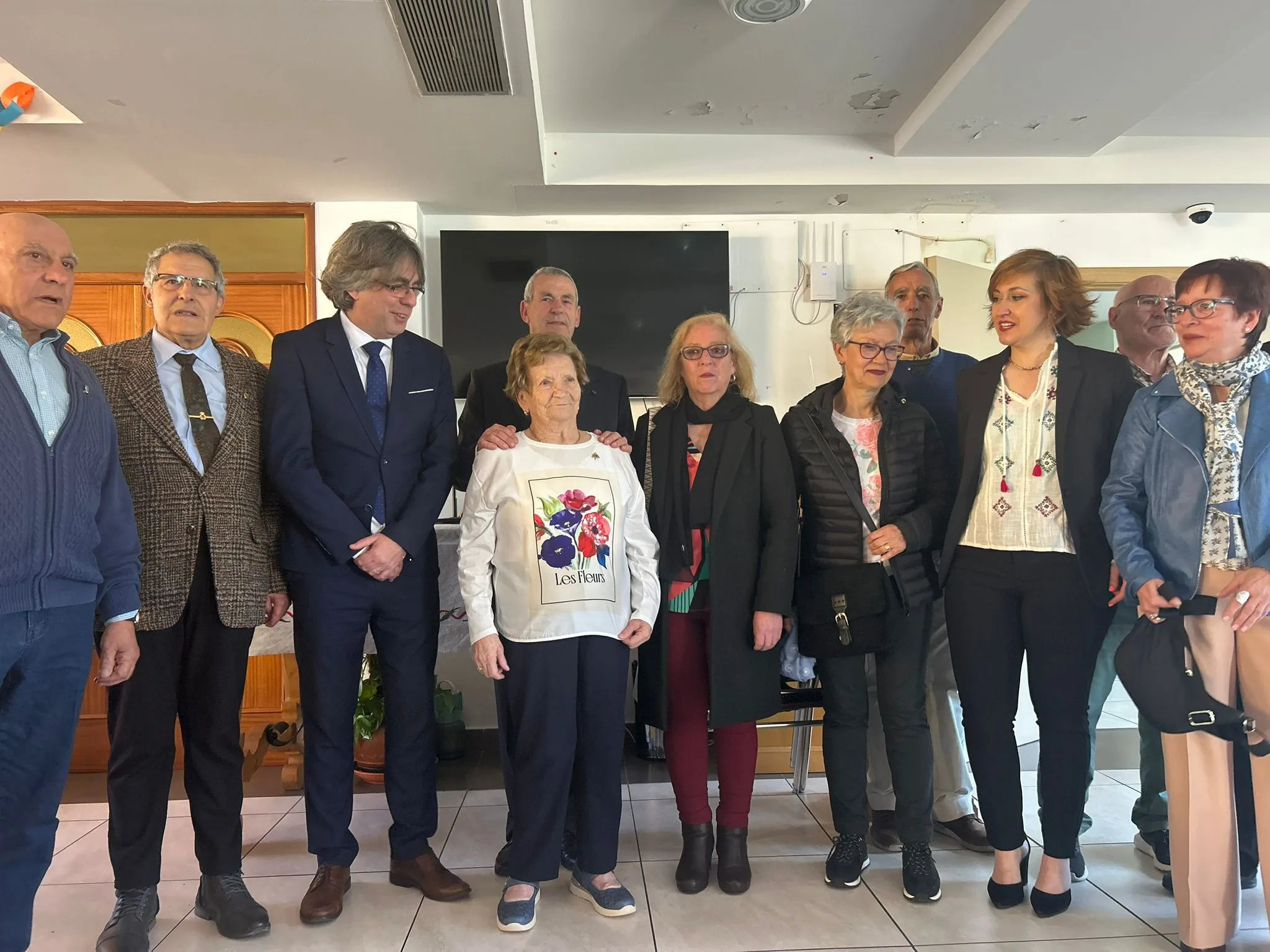 El Ayuntamiento de Béjar entrega la “Abeja de Oro” a Victoria Muñoz Sánchez por su colaboración con la ciudad