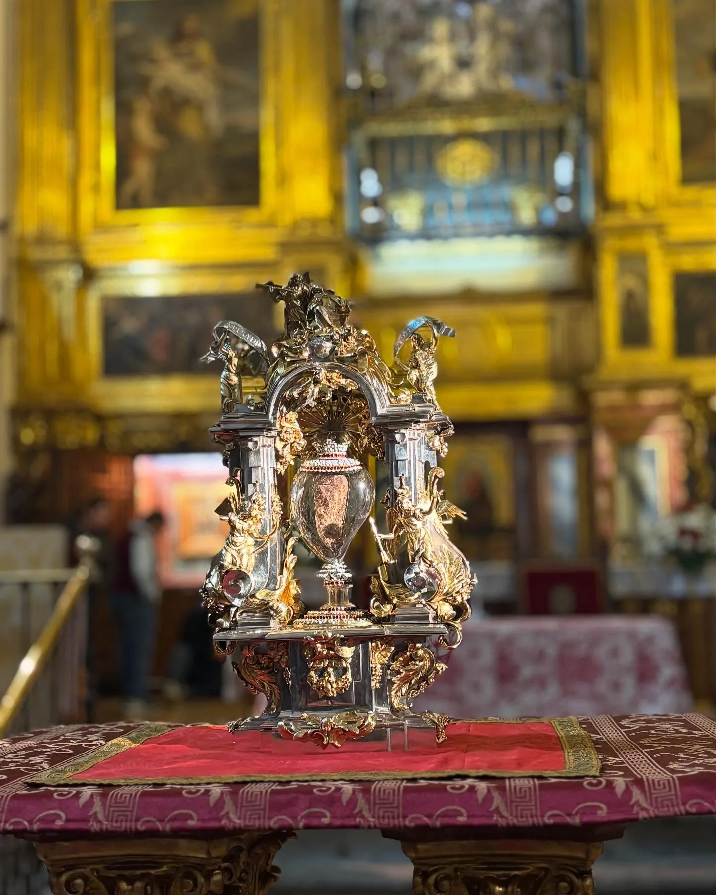 Presentado el relicario restaurado del corazón de Santa Teresa de Jesús en Alba de Tormes