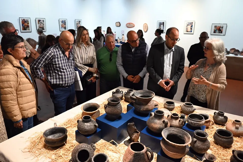 Ciudad Rodrigo exhibe el talento del taller de cerámica "José Tomás de Mazarrasa"