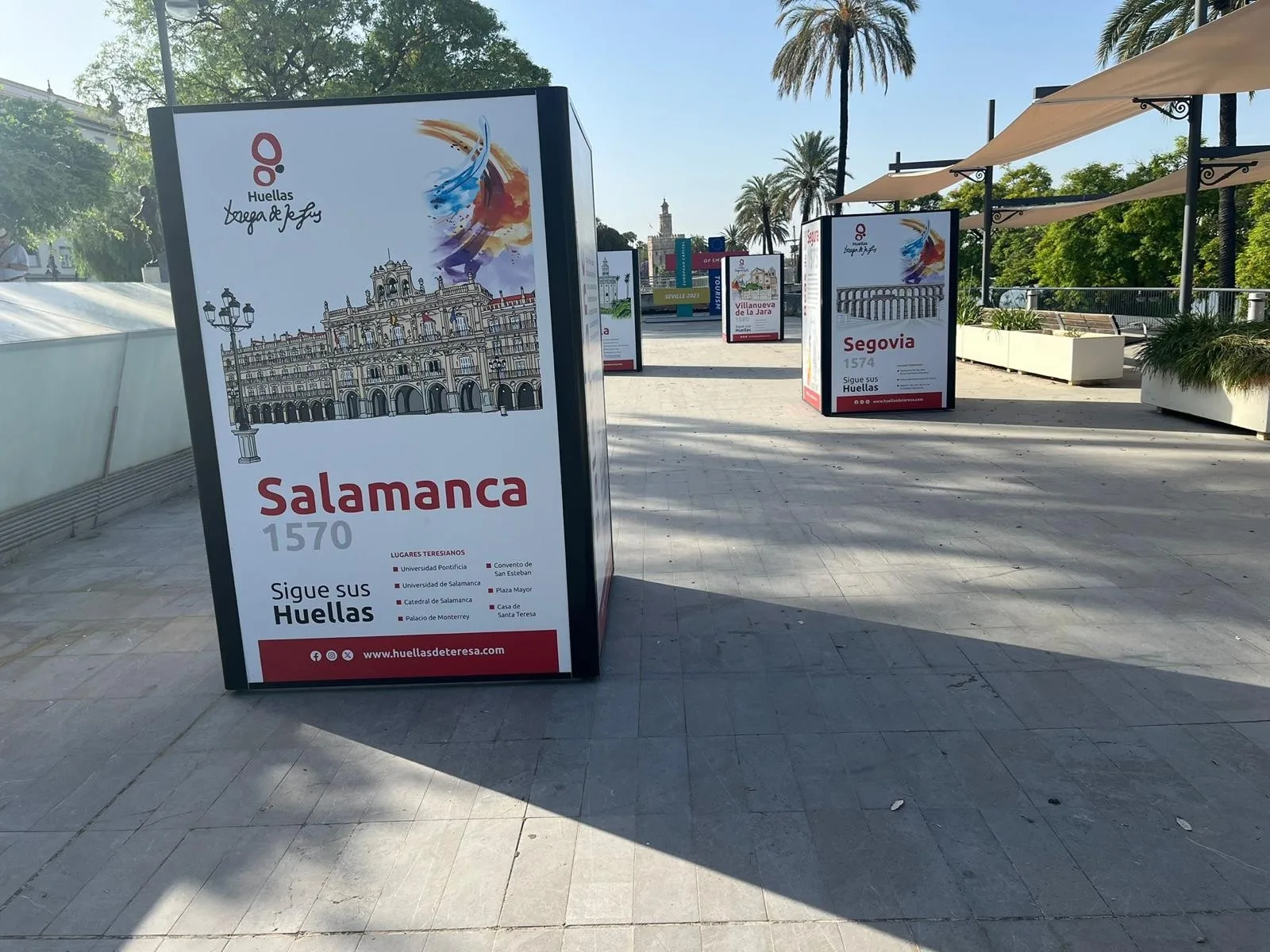 Salamanca se promociona en Sevilla con la exposición itinerante de la Red Huellas de Teresa