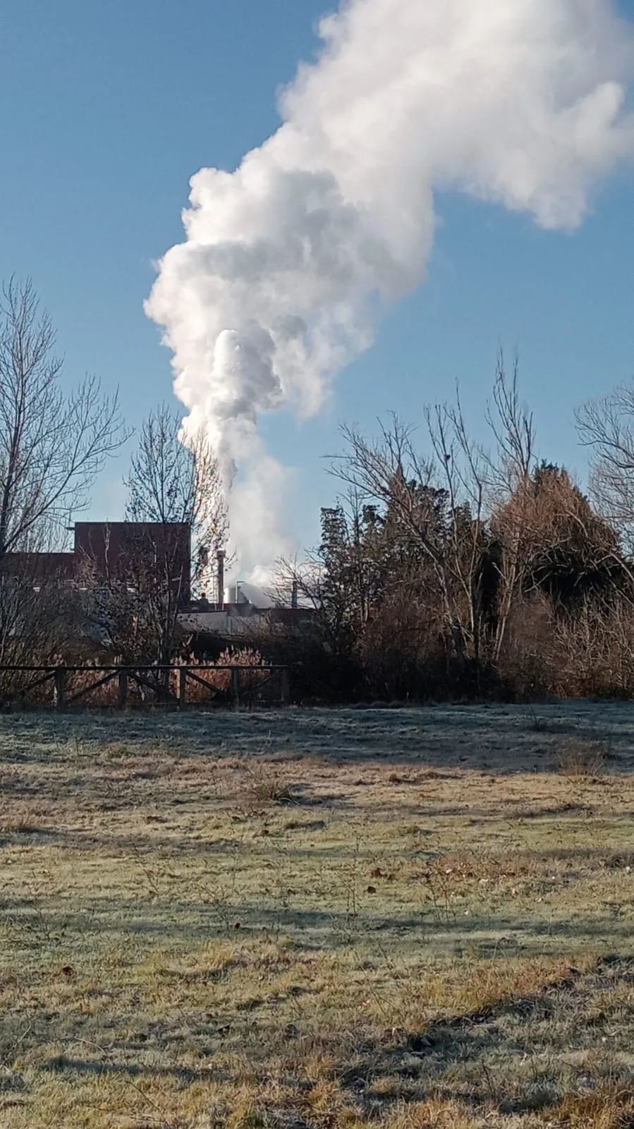 Cuidamos Villamayor lanza un crowdfunding para frenar la contaminación de la fábrica de grasas en Doñinos
