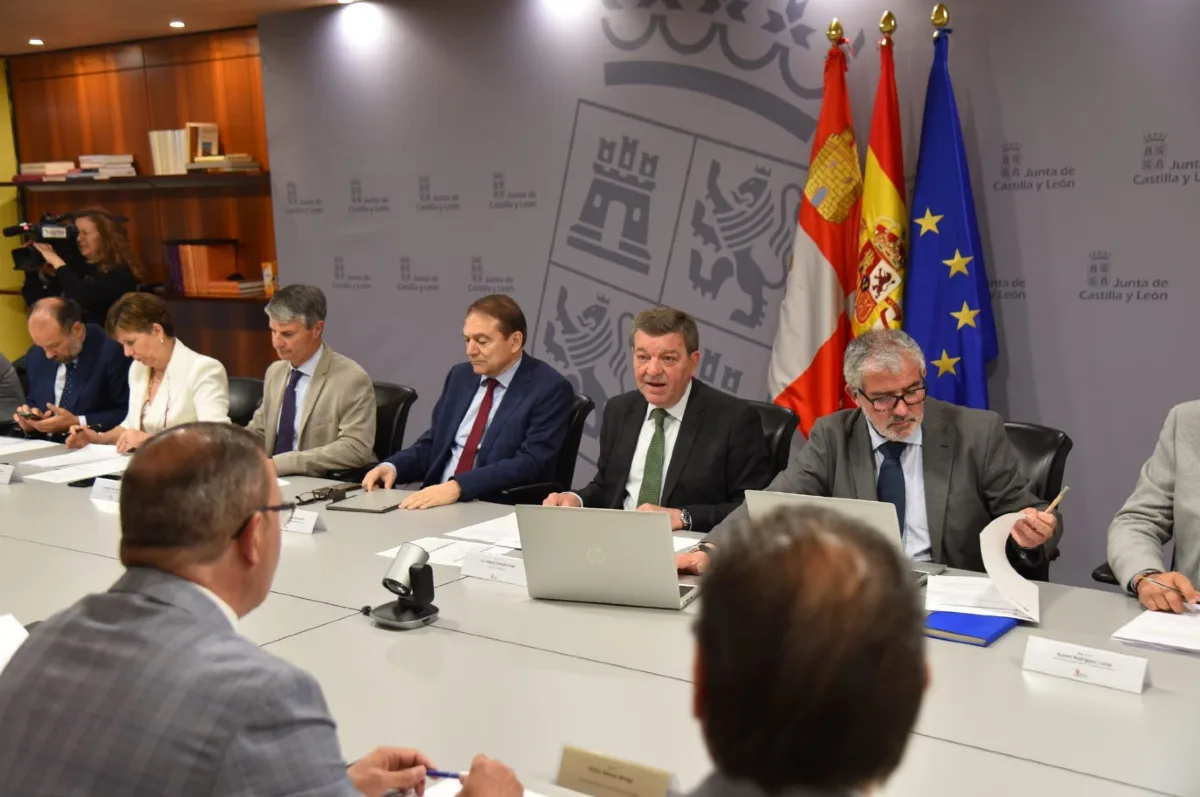 La Junta de Castilla y León presenta al Consejo de Cooperación Local cuatro iniciativas clave para las entidades locales