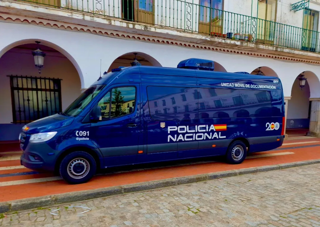 La oficina móvil del DNI y Pasaporte de la Policía Nacional llega a Peñaranda de Bracamonte