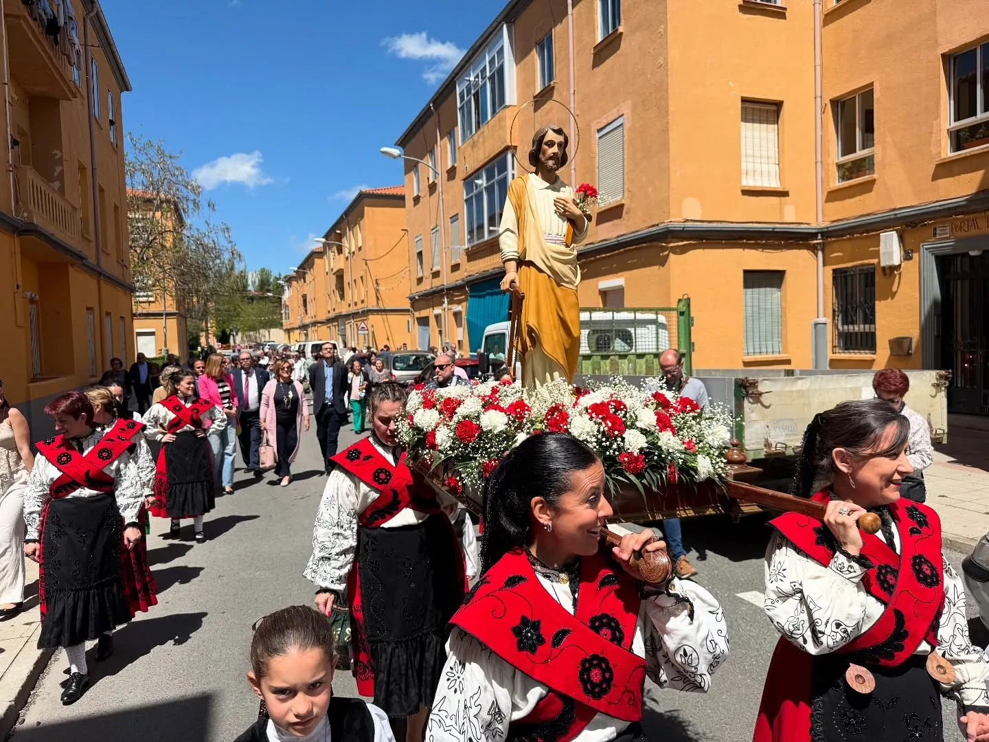 [FOTOS] Los barrios de Salamanca celebran San José Obrero con procesiones y comidas populares
