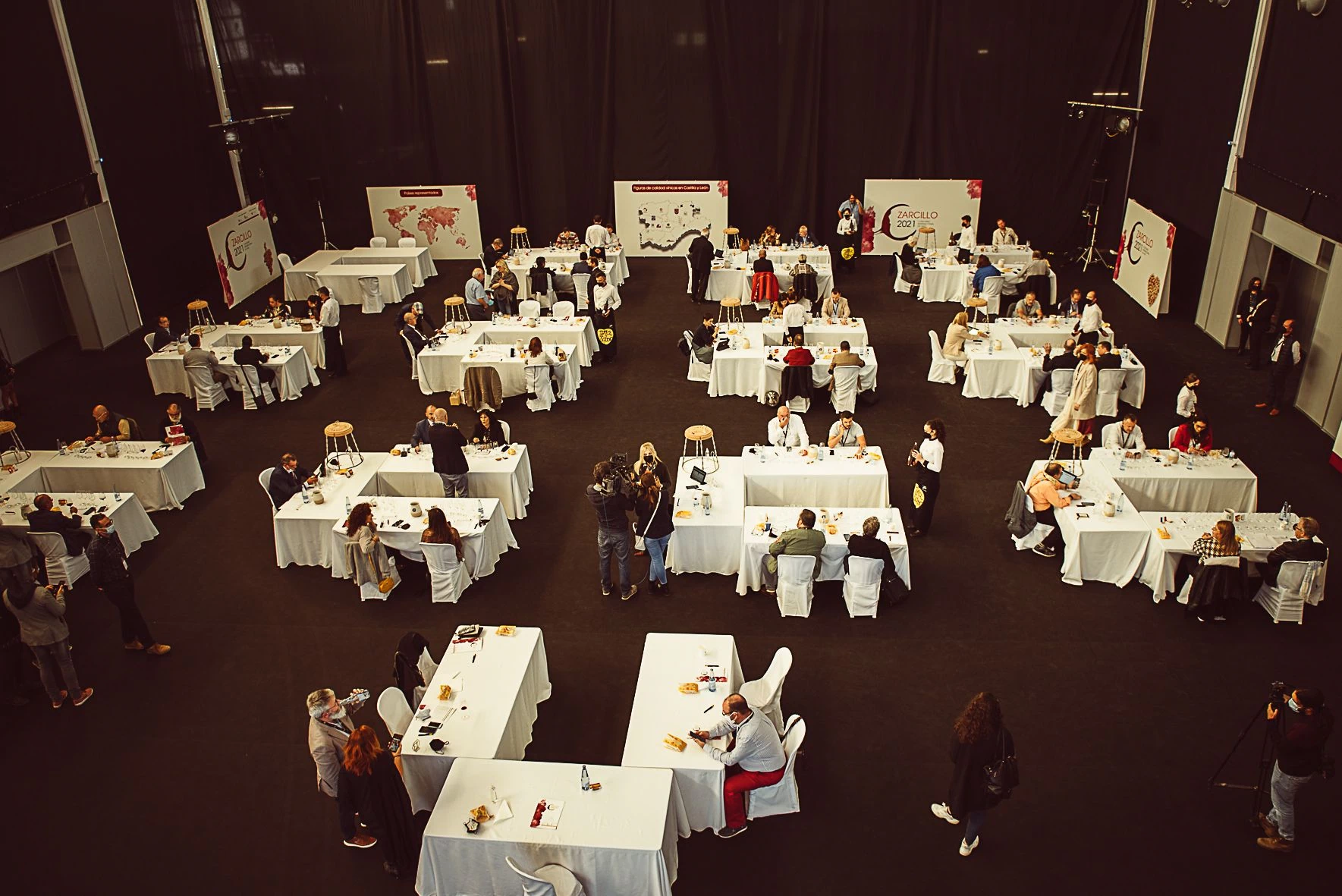 Ávila acoge desde el martes la XX edición de los 'Zarcillo International Wine Awards' con un jurado formado por 80 catadores de una veintena de países