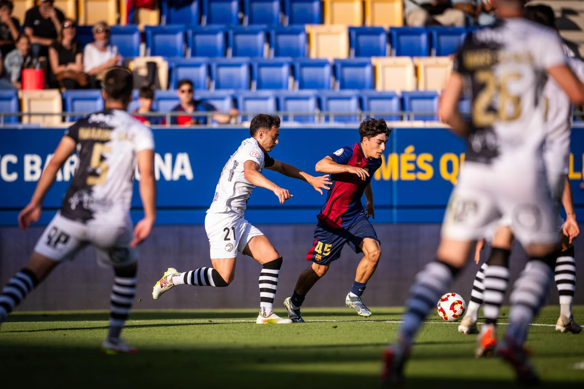 Unionistas CF seguirá en Primera RFEF: Derrota dulce y sobre todo tensa ante el Barcelona Atlétic (2-1)