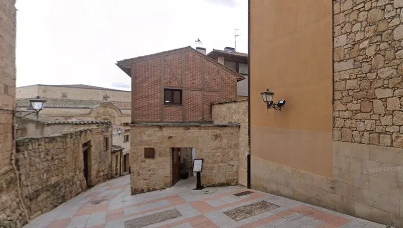 Dos heridos tras quedar atrapados por la caída del muro de una obra en Salamanca