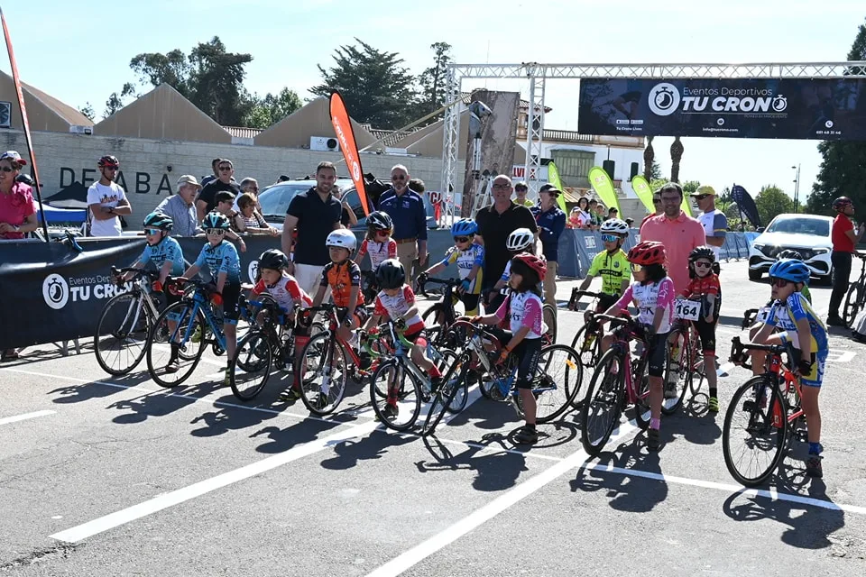 [FOTOS] Más de 200 jóvenes ciclistas compiten en Ciudad Rodrigo por el título autonómico