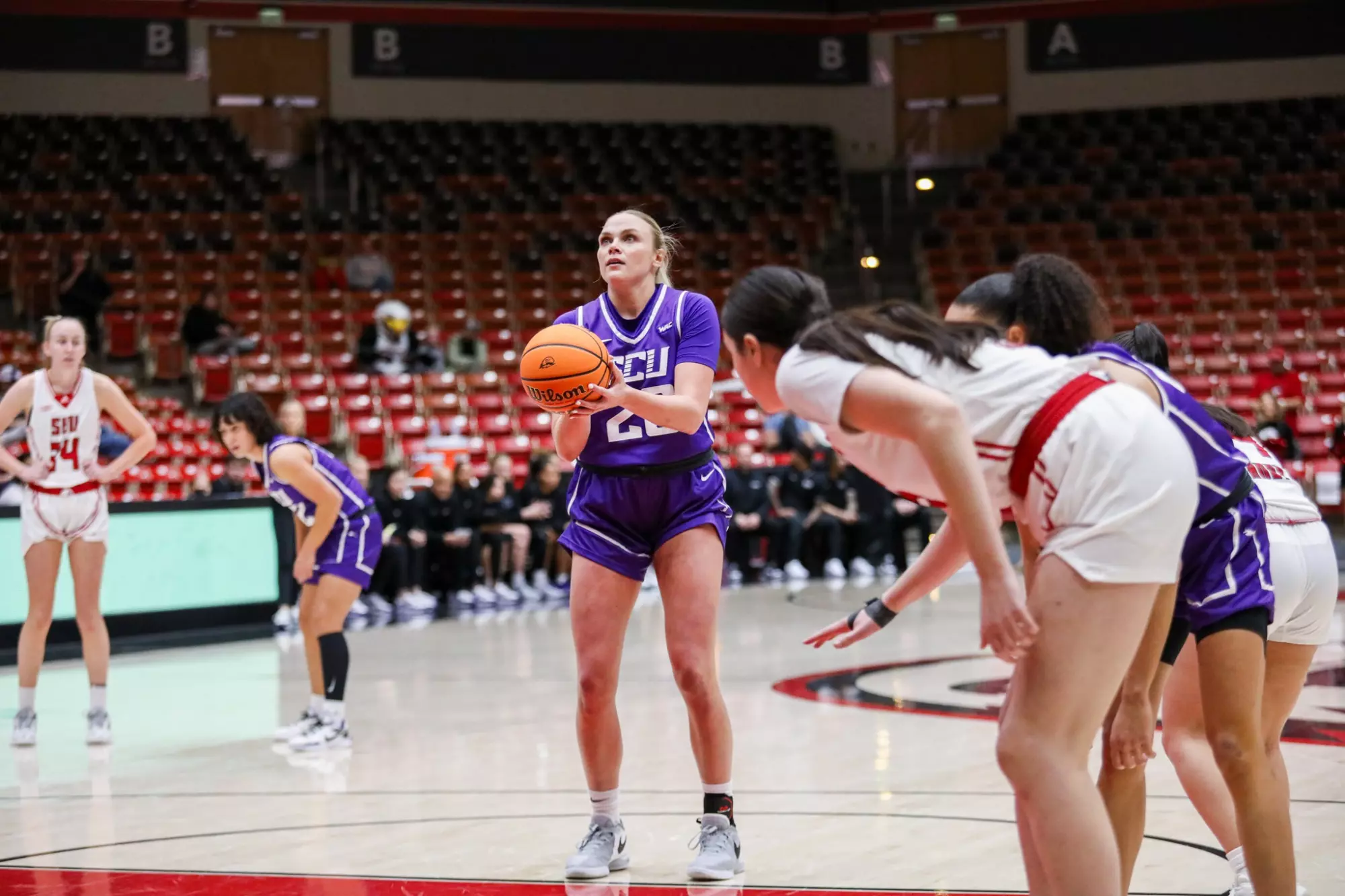 El Avenida 'caza' talento en la NCAA: Llega la pívot Laura Erikstrup para reforzar el juego interior