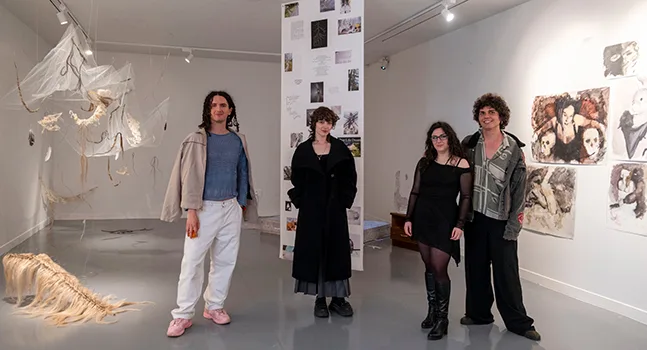 Los estudiantes de la Facultad de Bellas Artes profundizan en el inconsciente en la exposición ‘Historia no disponible’