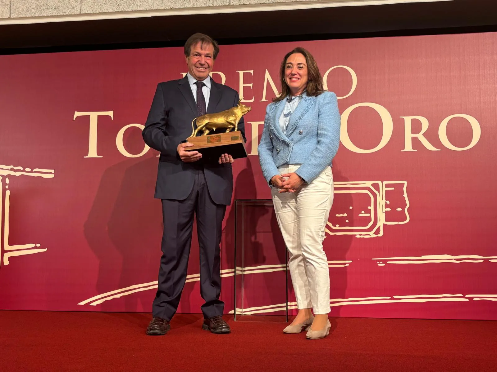 'Querido', el mejor astado de la Feria de Salamanca 2024: La Junta entrega el premio 'Toro de Oro' al ganadero Justo Hernández, responsable del hierro Garcigrande