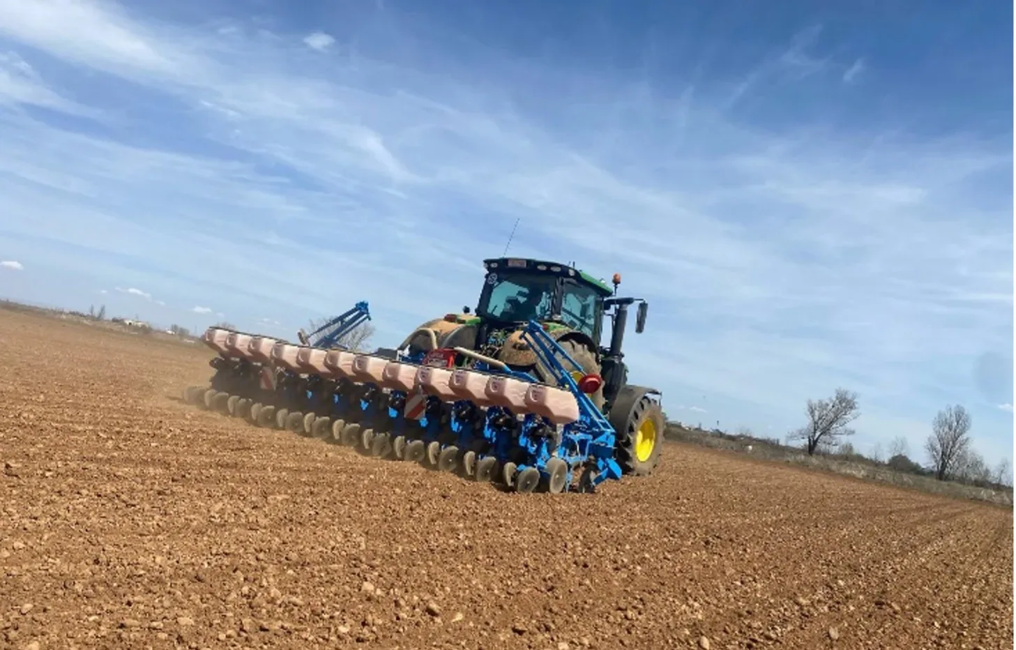 La Junta destaca el interés de los jóvenes por emprender en la agricultura y la ganadería con 958 solicitudes en la última convocatoria de ayudas, un 33 % más que la media de los últimos cinco años