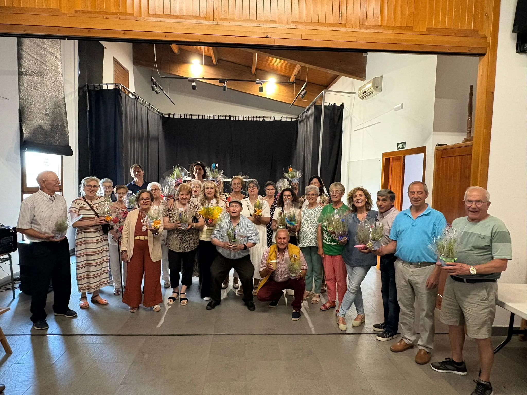 Los mayores de Aldeatejada disfrutan de una jornada de homenaje con comida y baile