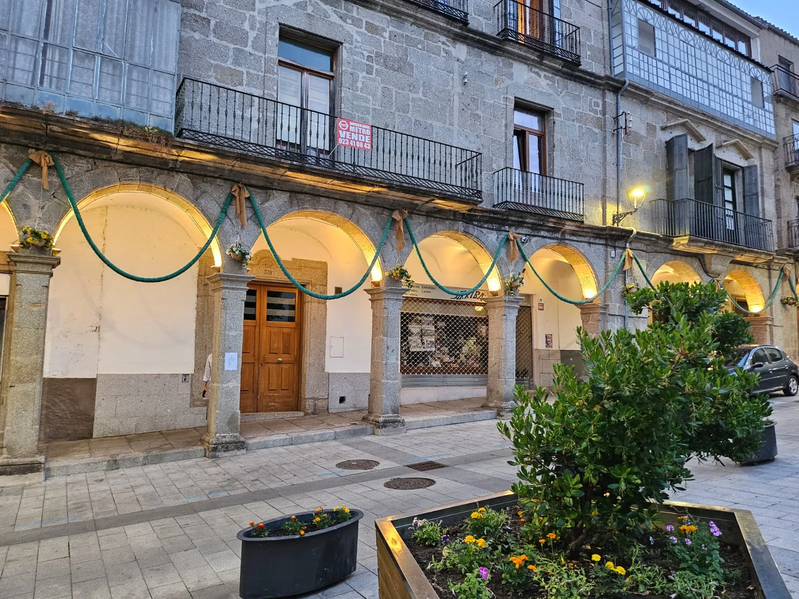 Los arcos de los Portales de Pizarro lucen nueva iluminación en Béjar