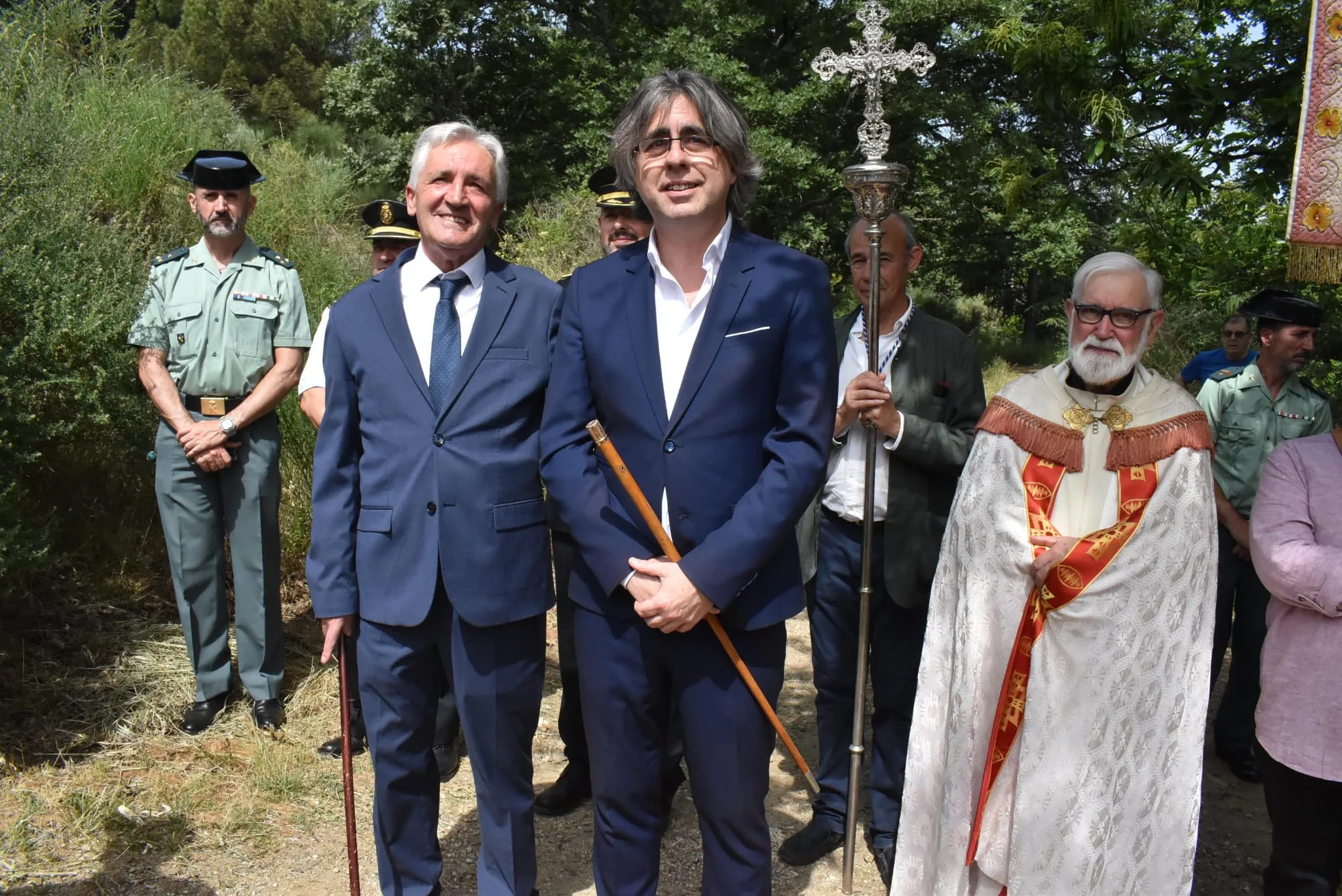 Béjar celebra la tradicional Romería de los Paporros con intercambio de bastones y misa en honor a la Virgen del Castañar