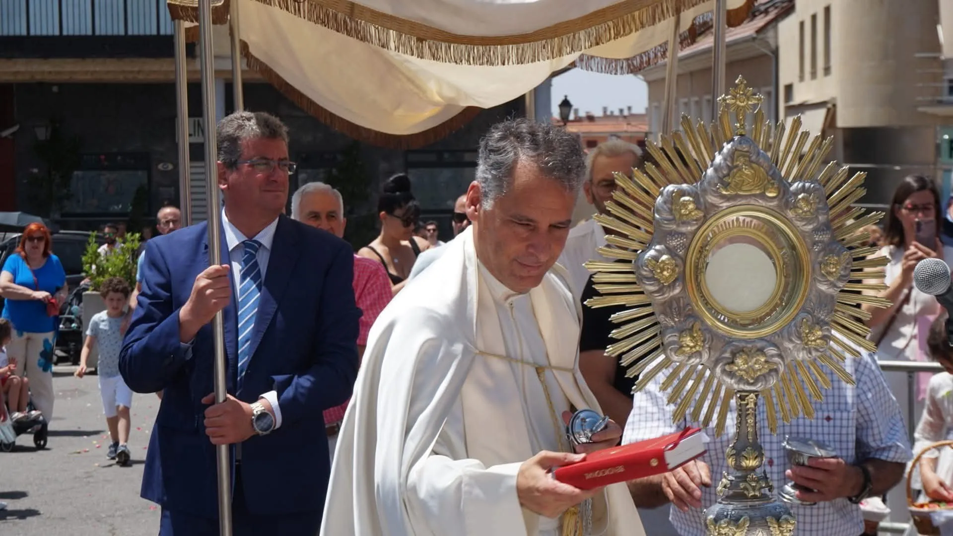 Cabrerizos vive con fervor y tradición la festividad del Corpus Christi