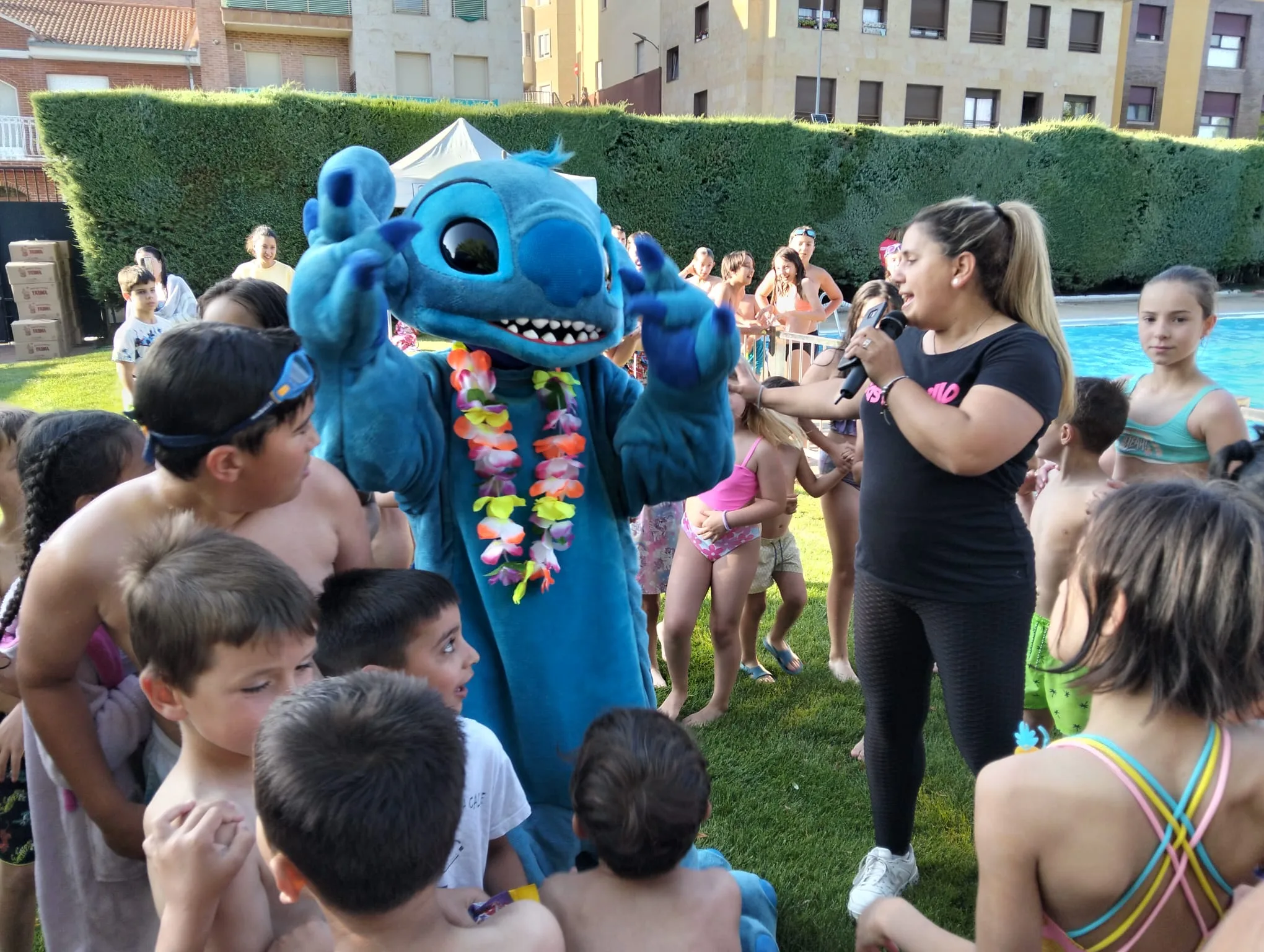 Carbajosa da la bienvenida al verano con una jornada festiva en la piscina municipal