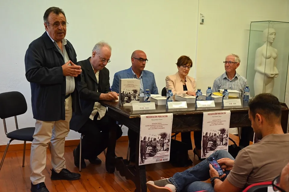 Ciudad Rodrigo acoge la presentación de "Miscelánea Lexicográfica Salmantina", obra de Pascual Riesco Chueca