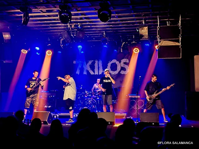 Despedida de Txugo y Cifu en el último concierto de 7Kilos