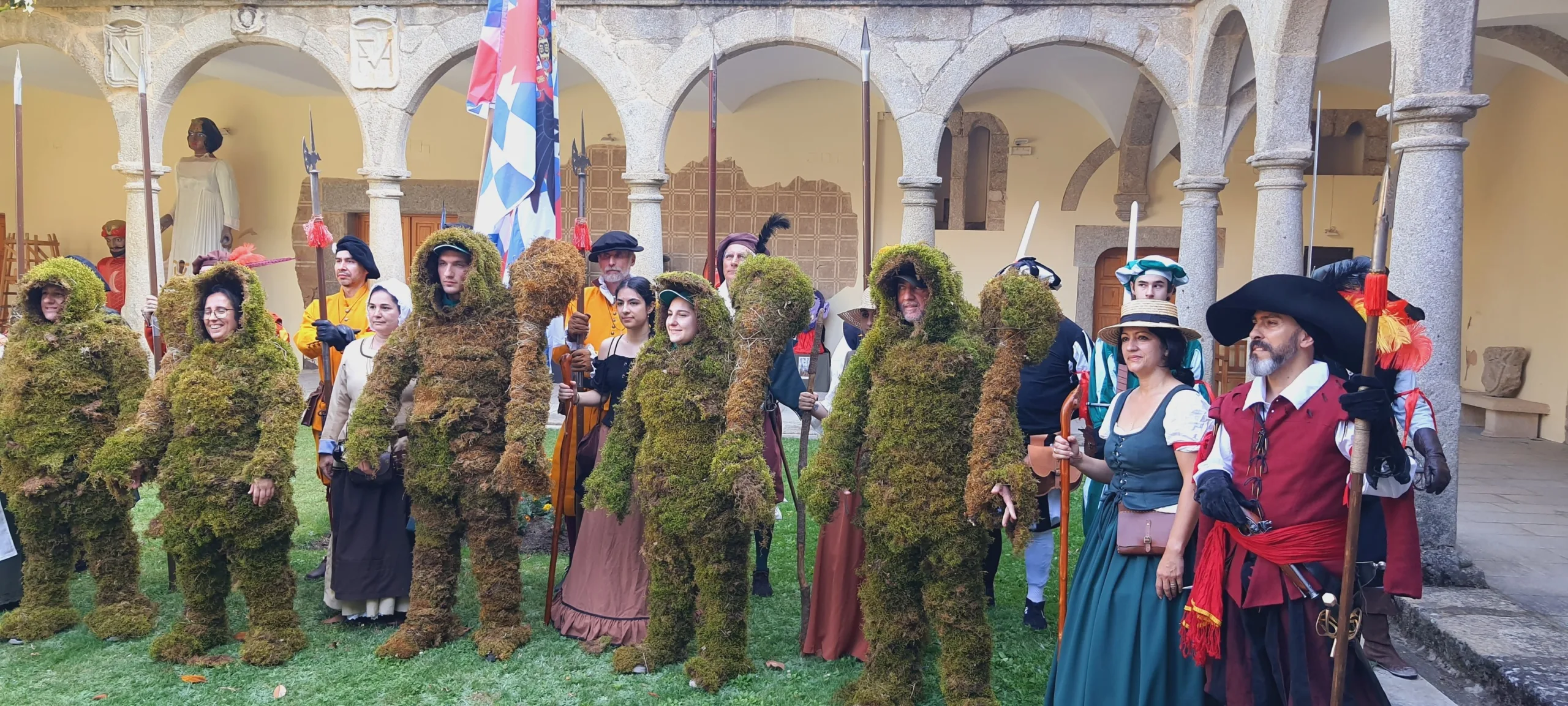 FOTOS | Béjar revive la tradición del Corpus Christi con la emotiva presencia de los Hombres de Musgo